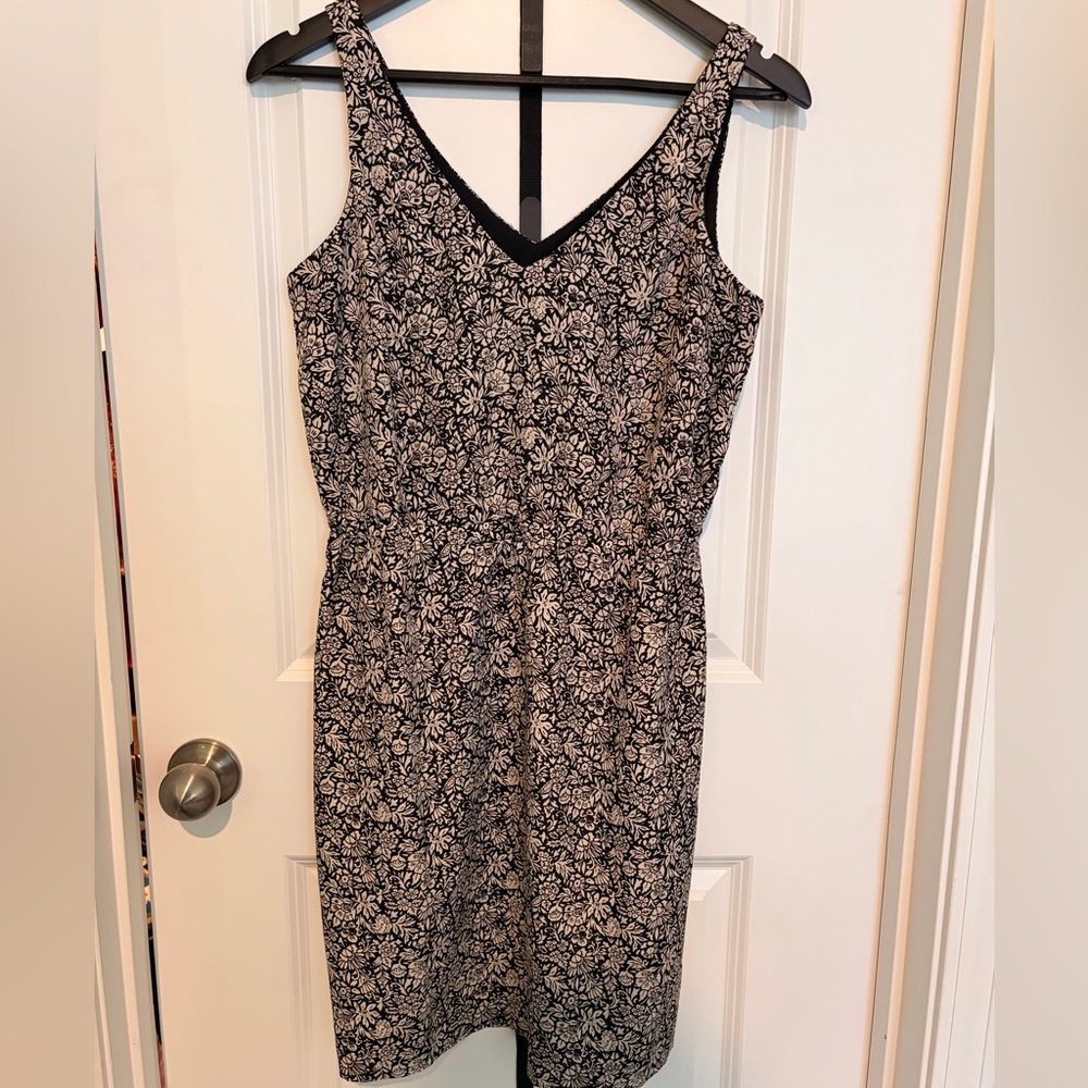 NWOT THE LOFT Beautiful, soft, lightweight, Spring/Summer Midi Dress- size 6
